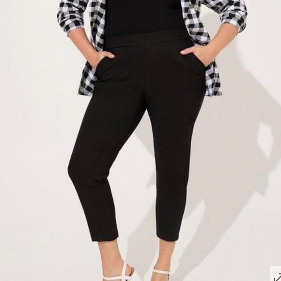 Torrid size 5x refined crepe pull-on black crop pant - Picture 1 of 4